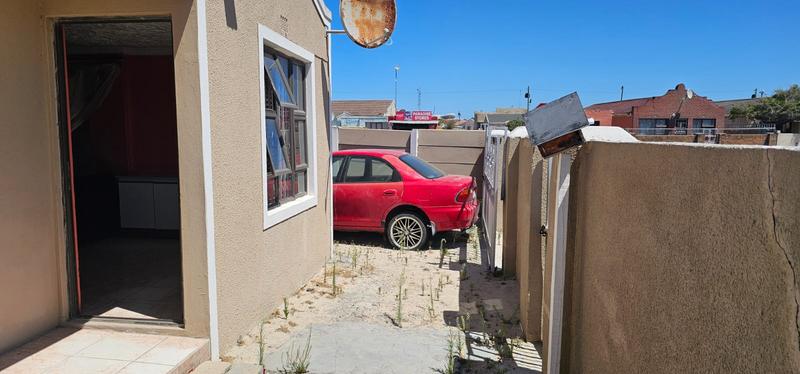 4 Bedroom Property for Sale in Ilitha Park Western Cape